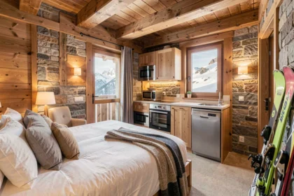 Intérieur d'un studio de ski bien aménagé aux Menuires avec décoration chalet alpine et vue montagne enneigée
